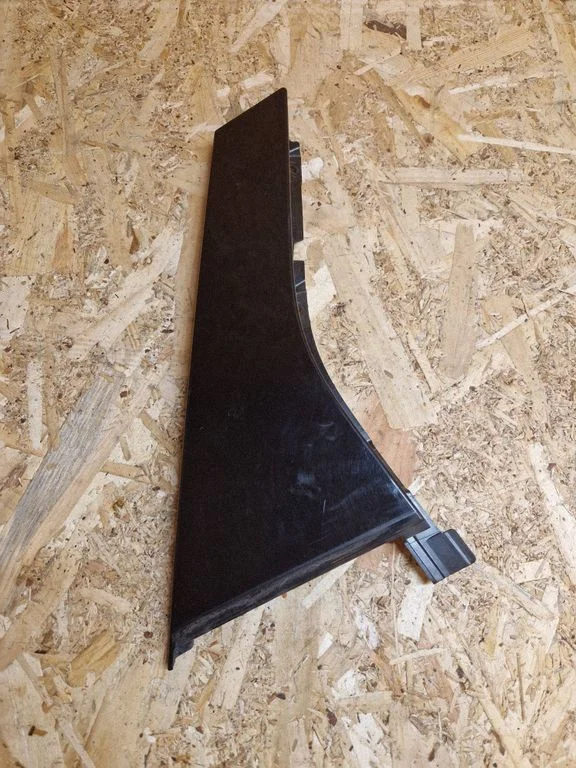 Listwa szyby drzwi tylnych BM51N254A42