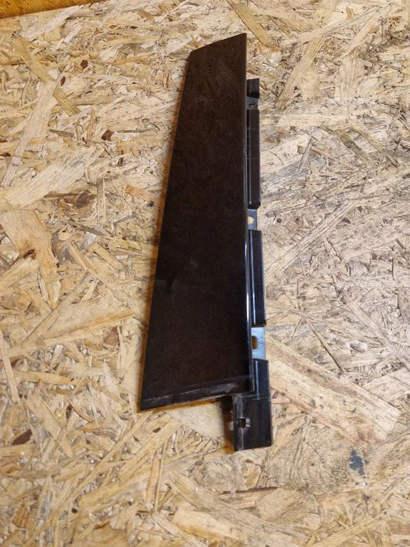 Listwa szyby drzwi tylnych S73F254A41