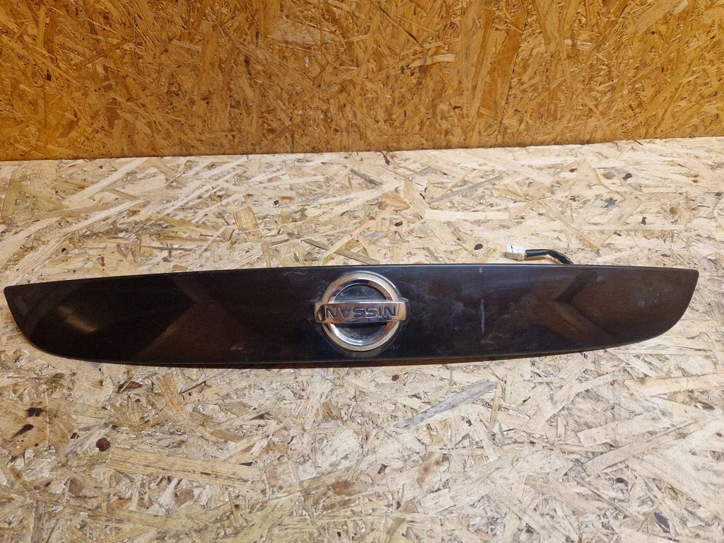 Tagaluugi numbrivalgustuse liist – Nissan Juke I F15 (2010-2018)