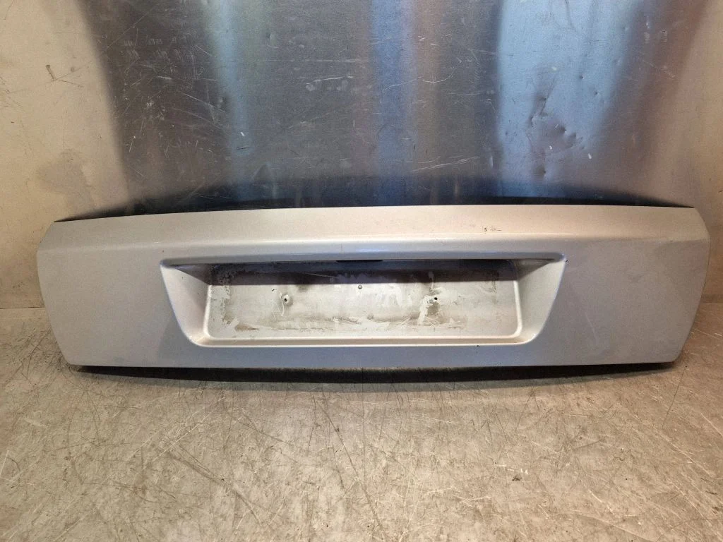 Tagaluugi numbrivalgustuse liist – Citroen C4 I (2004-2010)