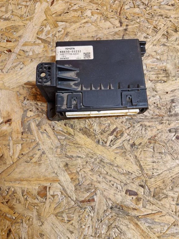 Air conditioning/heating control unit – Toyota Avensis T270 (2012-2015)