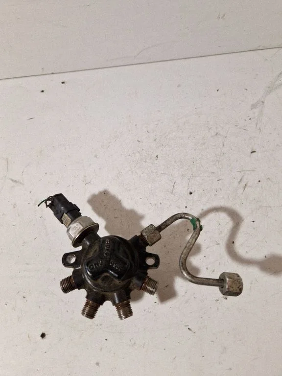 Fuel distributor – Renault Clio III (2005-2012)