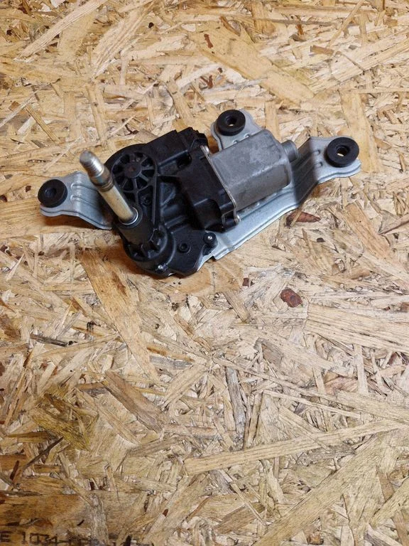Rear window wiper mechanism – SsangYong Tivoli (2015-)