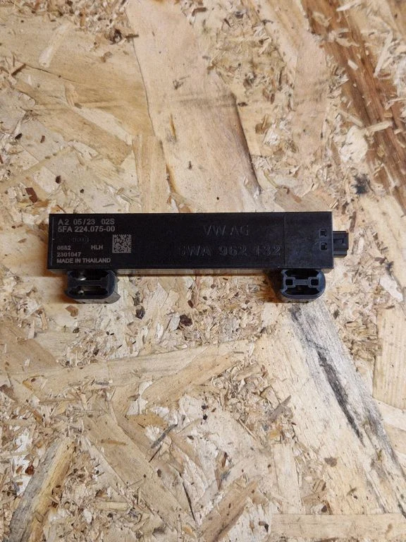 Keyless system antenna – Skoda Octavia Mk4 (2019-)