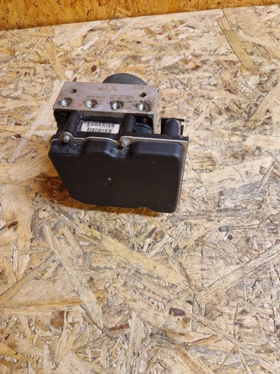 ABS block – Toyota Avensis T270 (2012-2015)