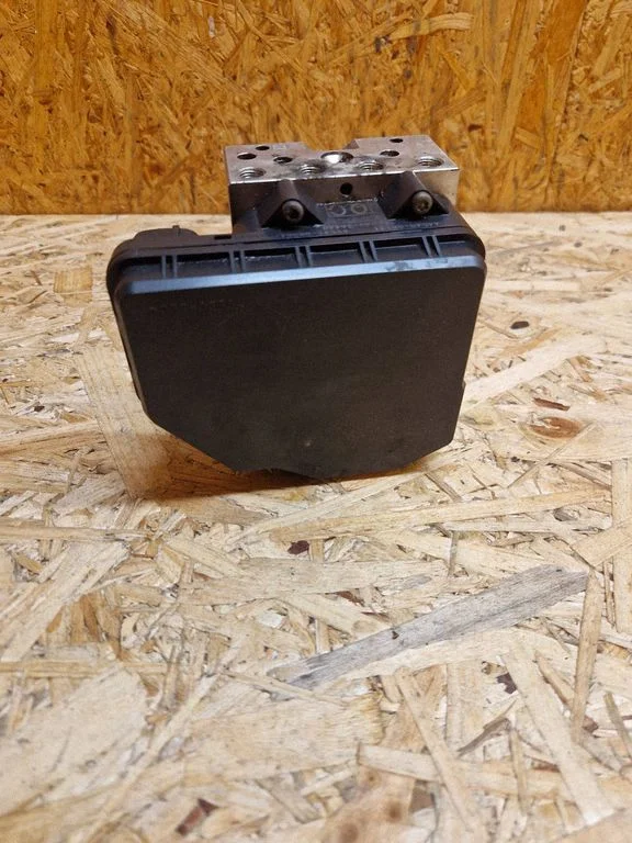 ABS block – Toyota RAV 4 (XA40) (2012-2018)