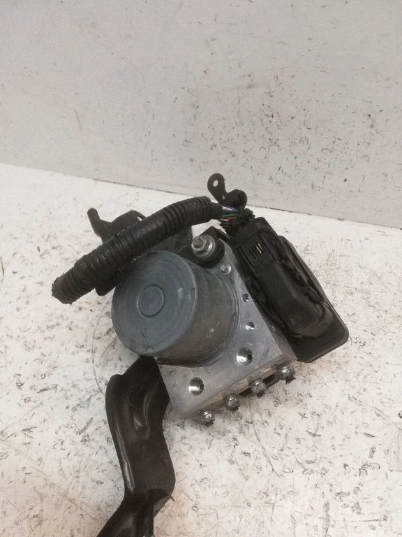 ABS block – Toyota Avensis T270 (2015-2018)