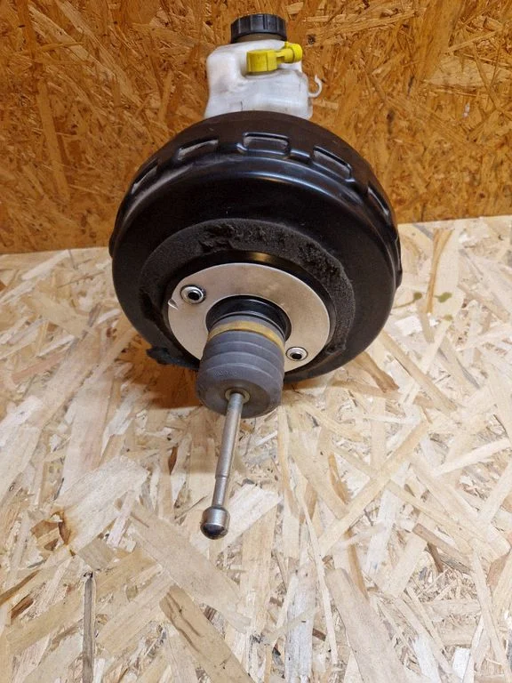 Brake booster 13338058