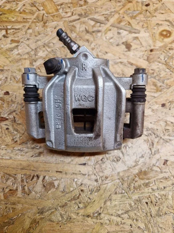 Front brake caliper 410009315R