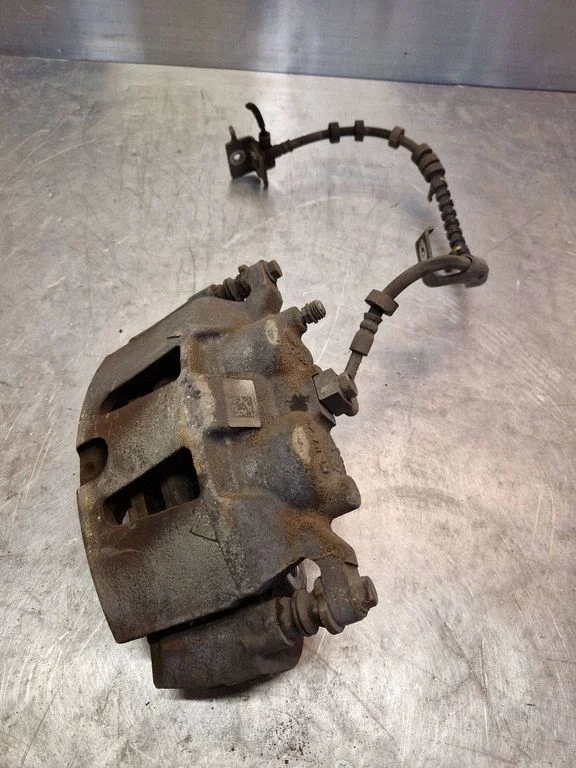 Front brake caliper – Chrysler Pacifica (2017-)