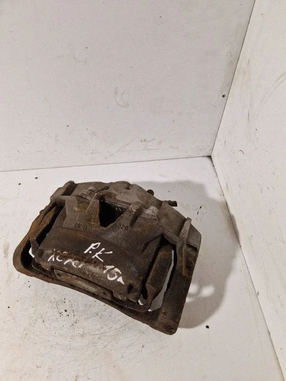 Front brake caliper – left