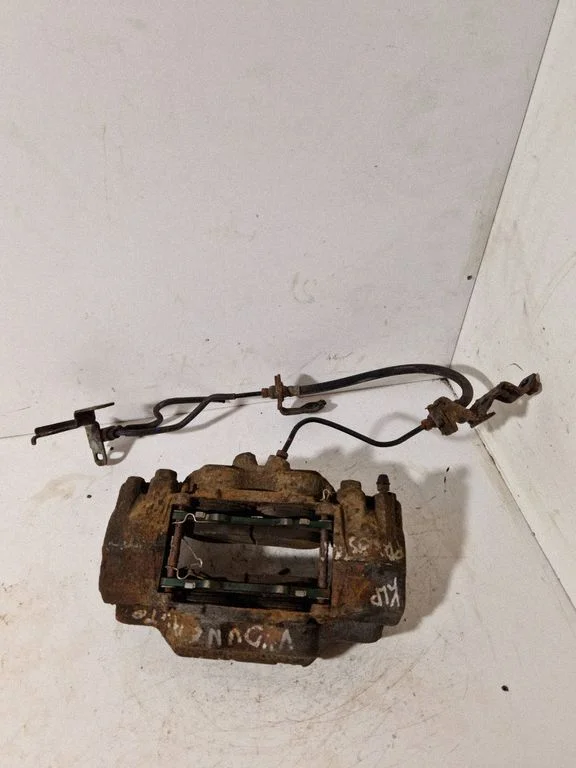Front brake caliper – Toyota Hilux (AN120, AN130) (2015-2020)