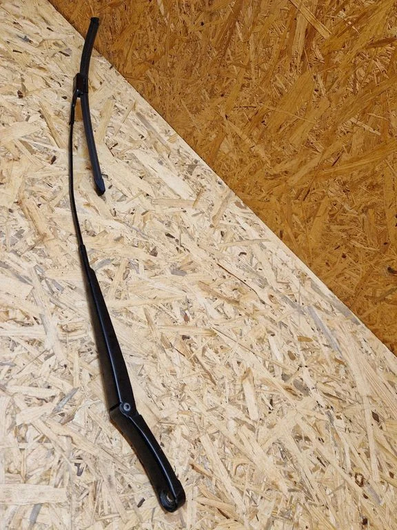Front wiper blade arm – Skoda Superb B8 (3V) (2015-2024)