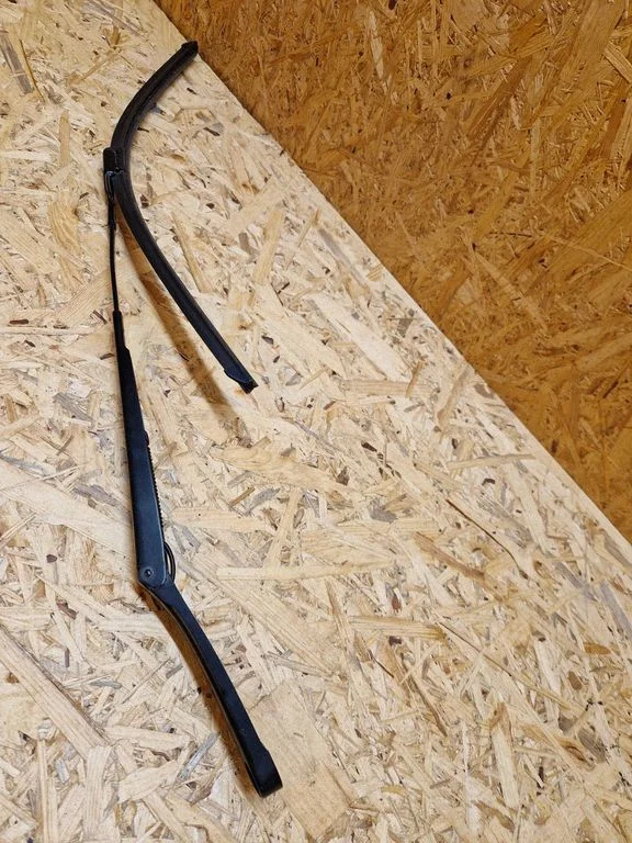 Front wiper blade arm – Skoda Superb B8 (3V) (2015-2024)