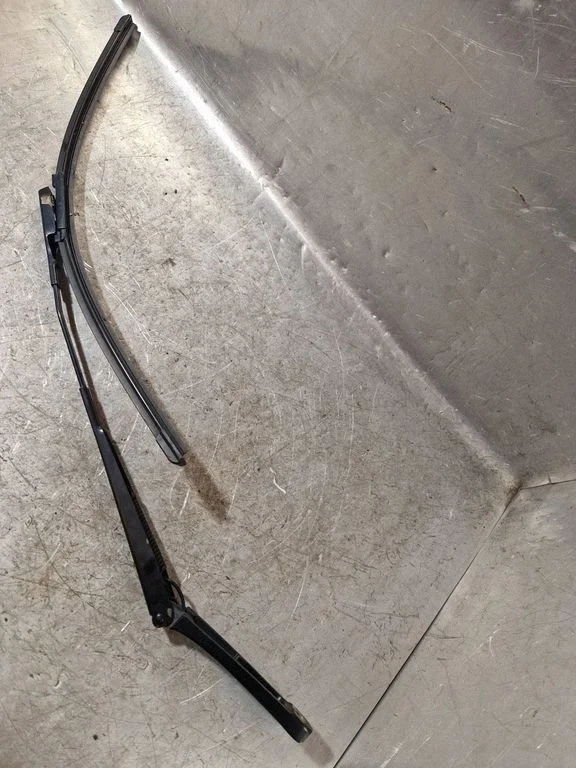 Front wiper blade arm – Volkswagen Jetta VI (2011-2018)