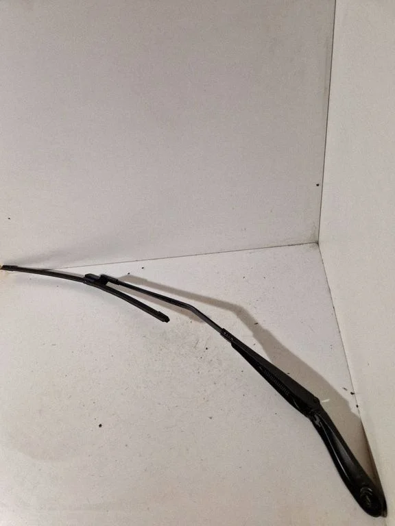 Front wiper blade arm 30758526