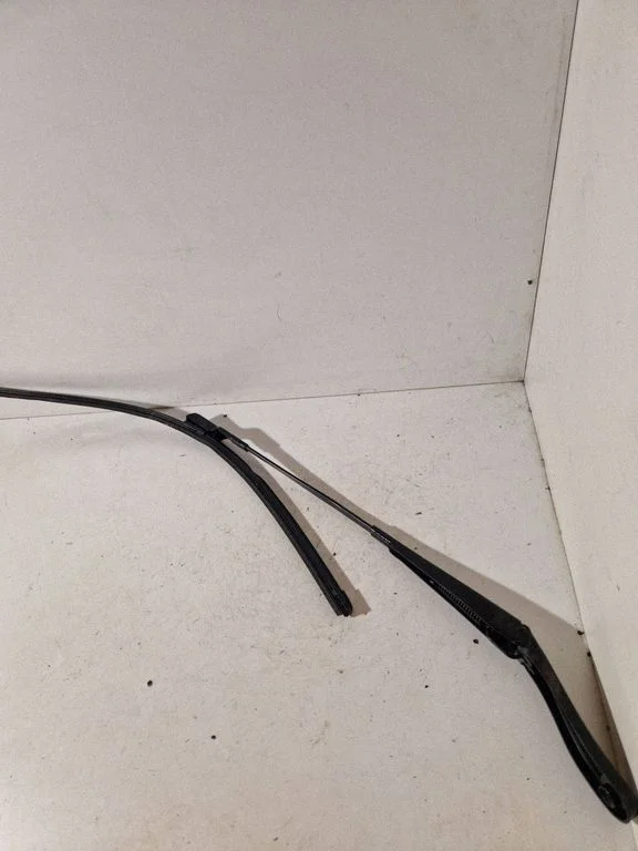 Front wiper blade arm 30753525