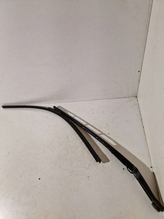 Front wiper blade arm – Audi Q7 4L (2005-2015)