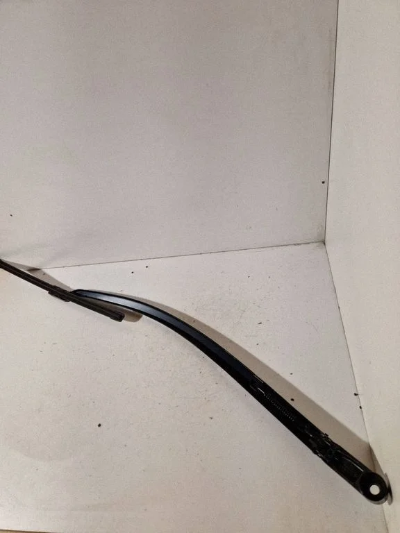 Front wiper blade arm – Toyota Avensis T270 (2009-2012)
