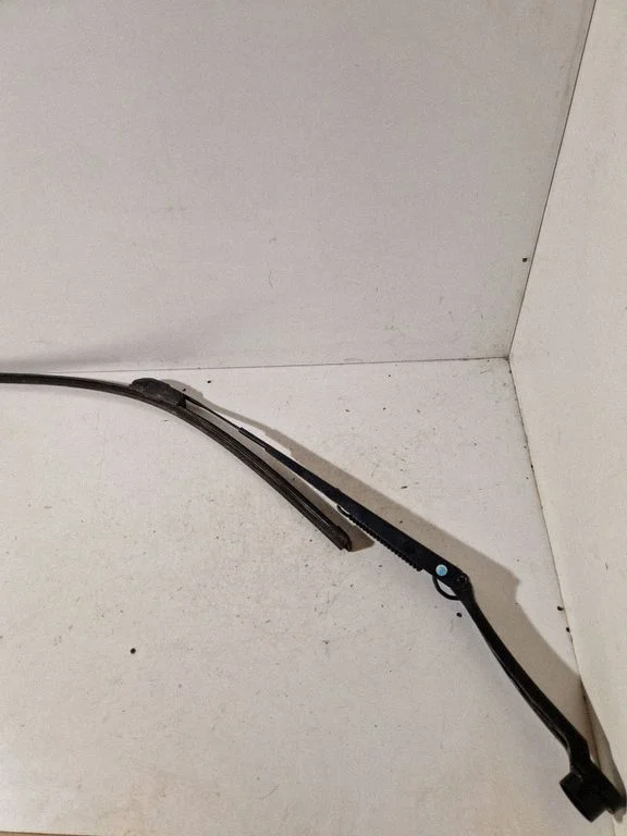 Front wiper blade arm – Subaru Outback (BS) (2015-2019)