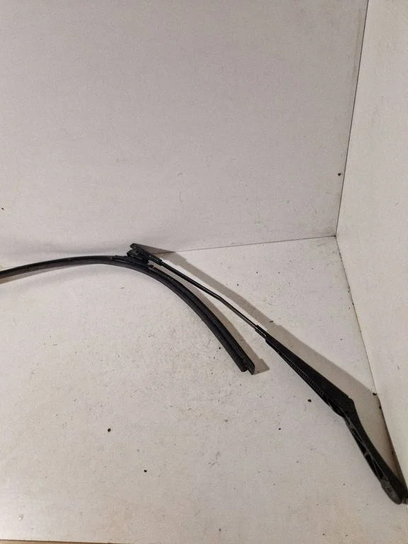 Front wiper blade arm 5M0955409A