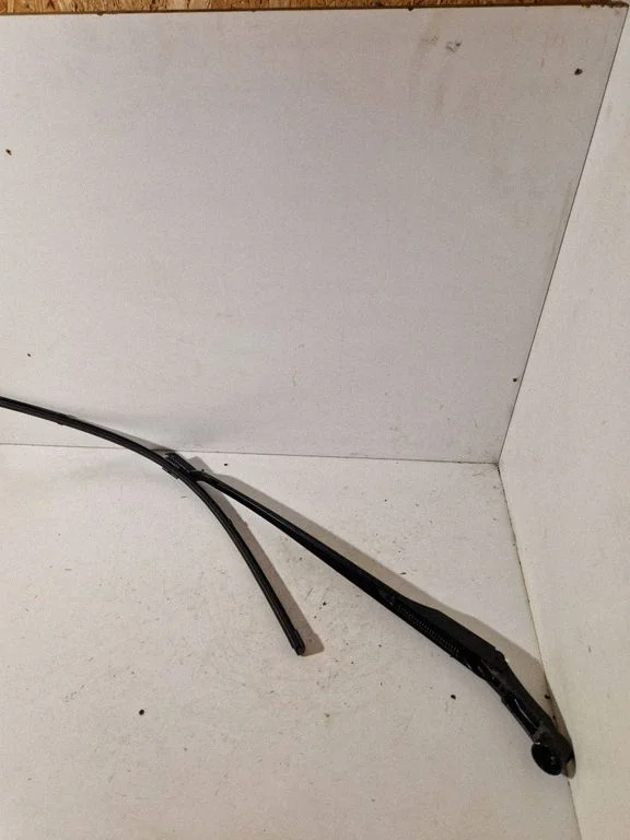 Front wiper blade arm – Toyota Avensis T270 (2015-2018)