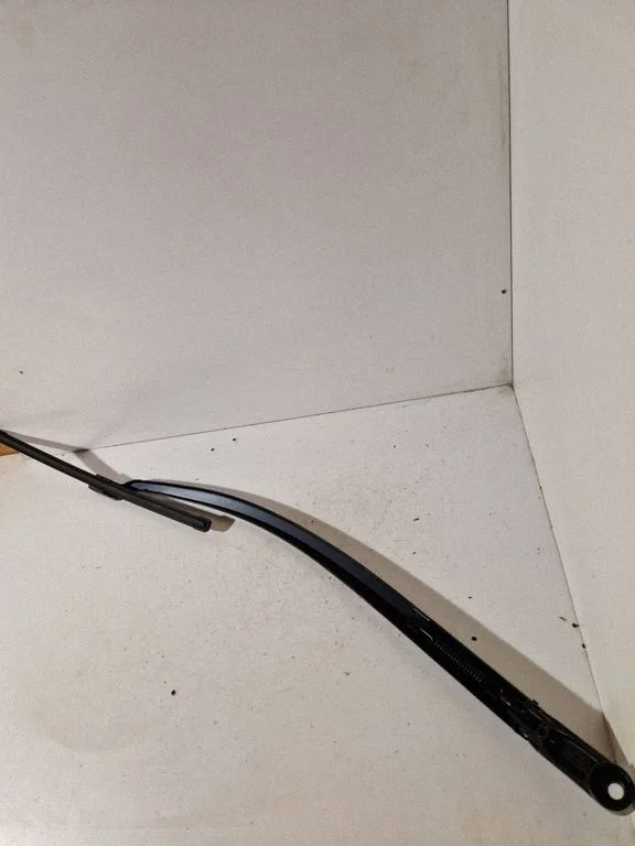Front wiper blade arm – Toyota Avensis T270 (2015-2018)