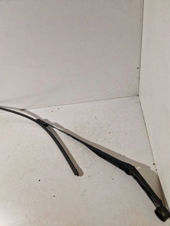 Front wiper blade arm 8876