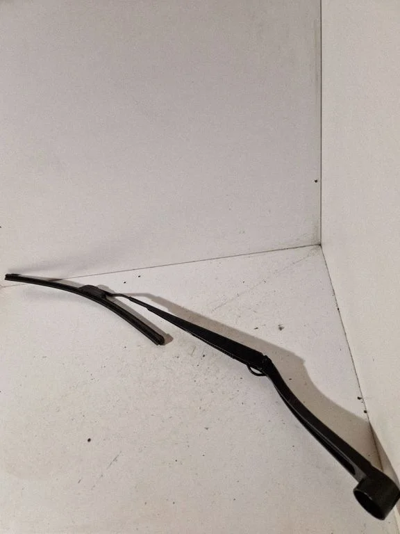 Front wiper blade arm 8880