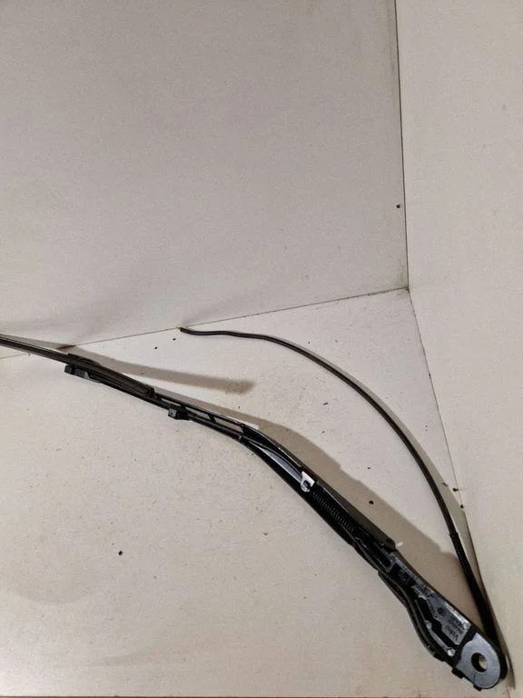 Front wiper blade arm 1440421