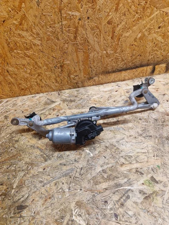 Front wiper linkage and motor – Toyota Verso (2009-2018)