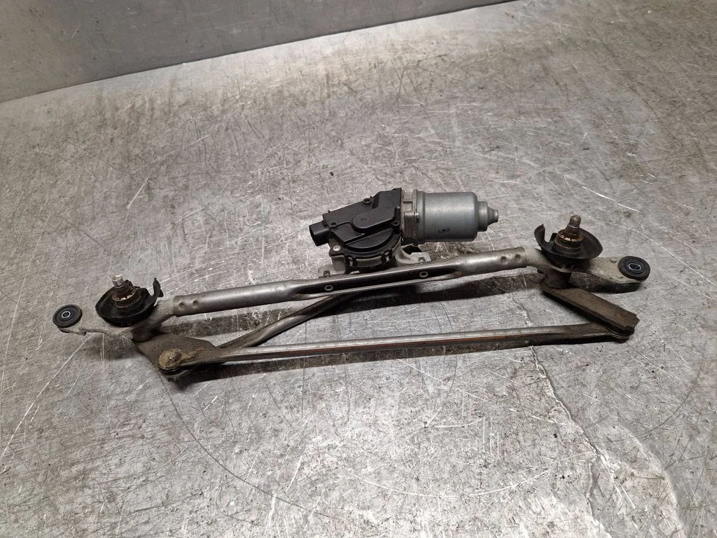 Front wiper linkage and motor KD5367340B