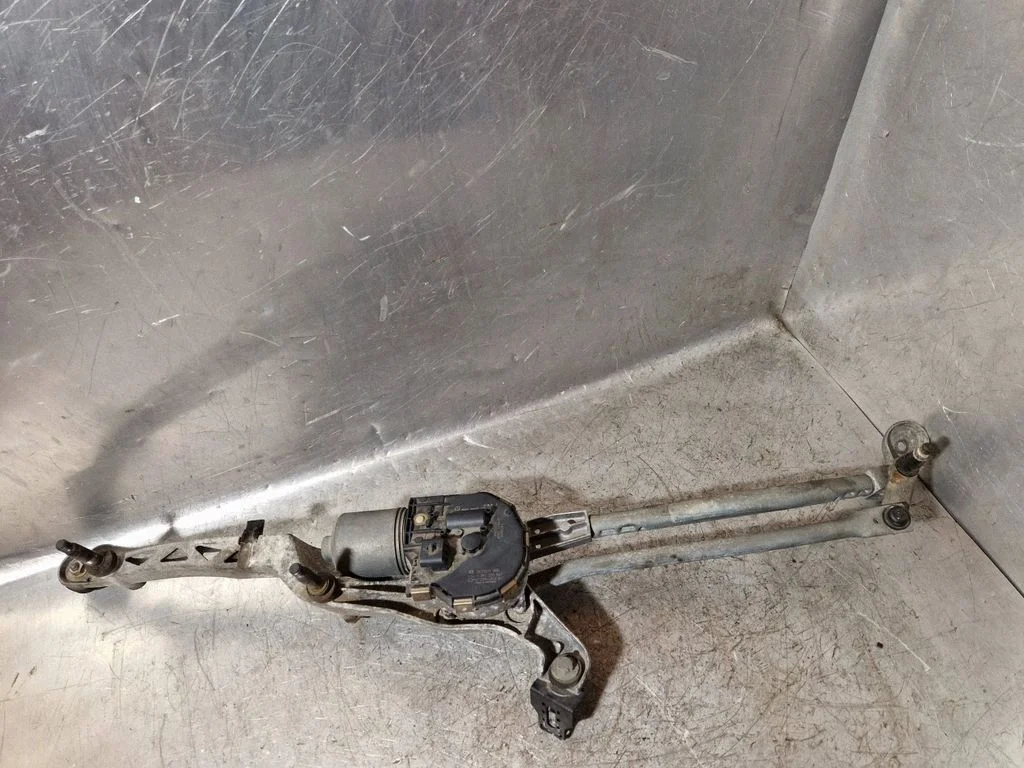 Front wiper linkage and motor – Mercedes-Benz C-Class AMG W204 (2007-2014)