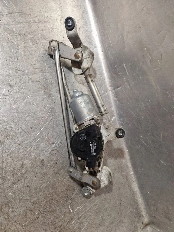 Front wiper linkage and motor 811081K00