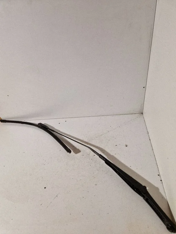 Front wiper blade arm – Audi A4 Allroad B8 (2008-2016)