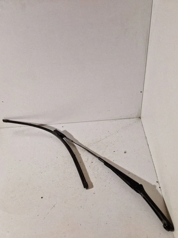 Front wiper blade arm – Audi A4 Allroad B8 (2008-2016)