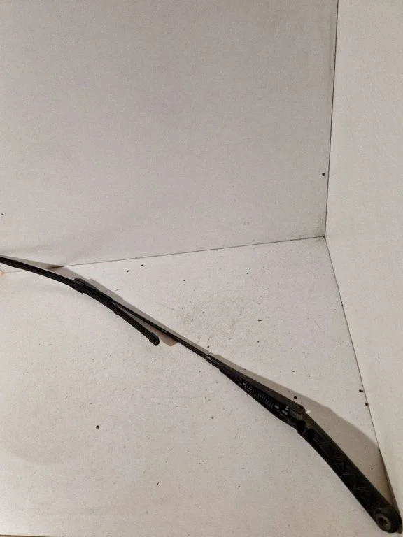 Front wiper blade arm – Audi A4 Allroad B8 (2008-2016)