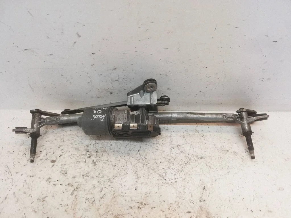 Mechanizm wycieraczek z silniczkiem 8R1955119A