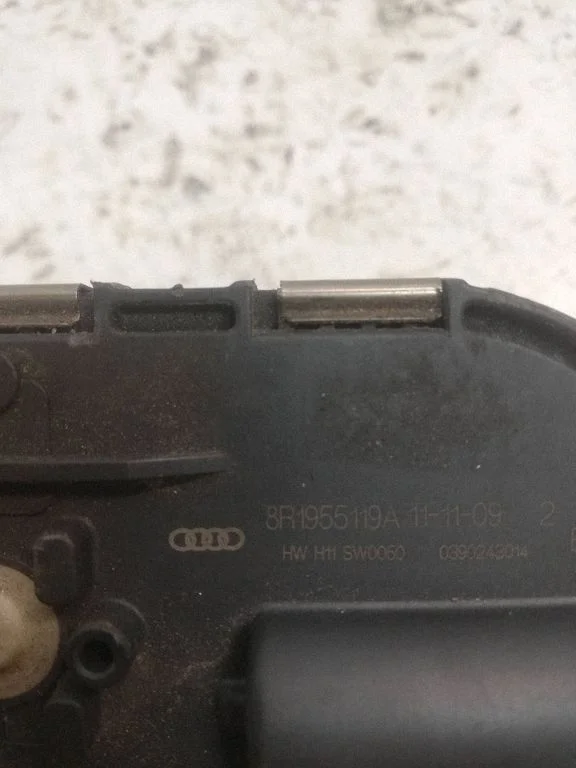Front wiper linkage and motor 8R1955023D