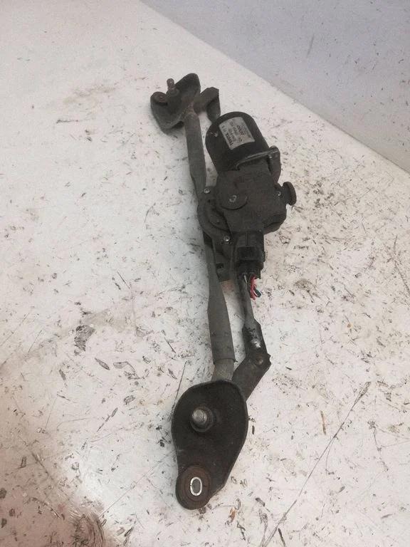 Front wiper linkage and motor – Toyota Corolla Verso AR10 (2004-2009)