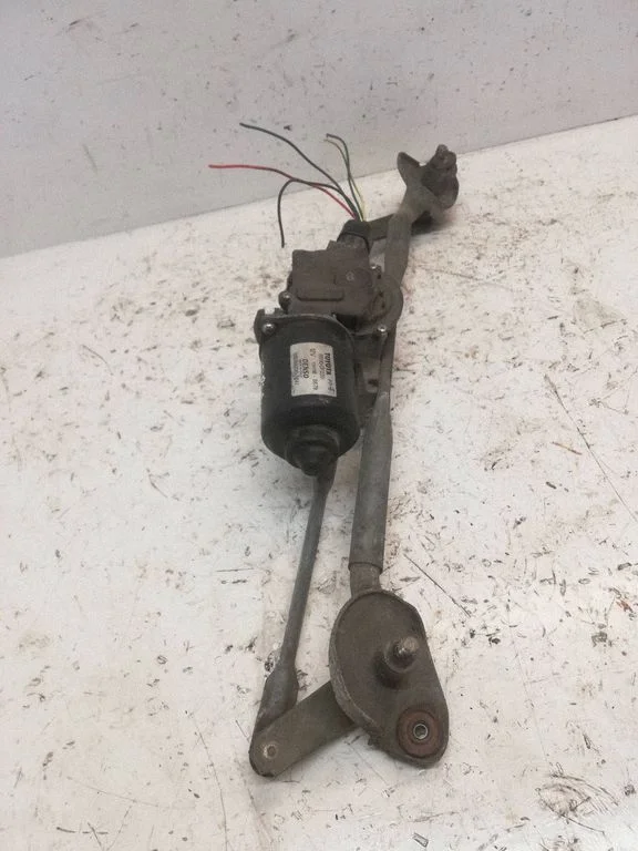 Front wiper linkage and motor – Toyota Corolla Verso AR10 (2004-2009)