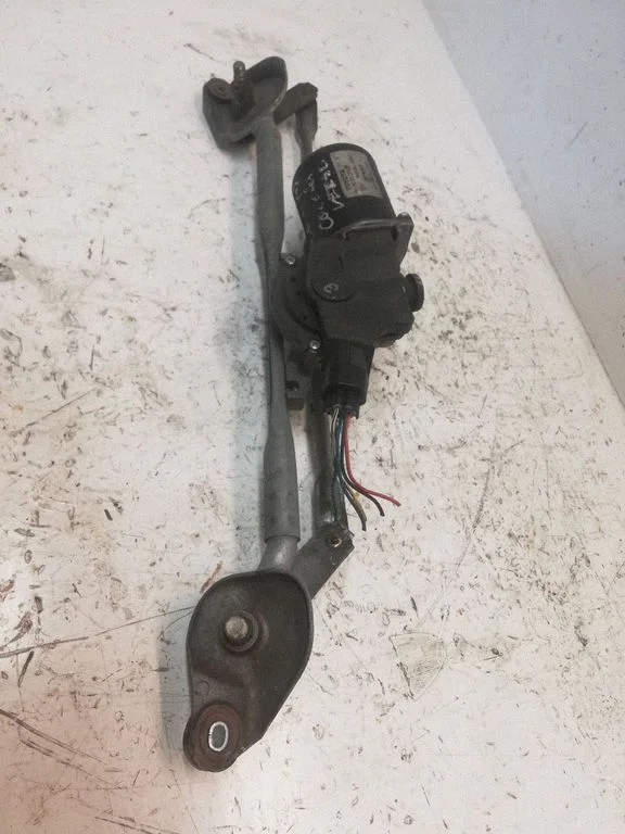 Front wiper linkage and motor – Toyota Corolla Verso AR10 (2004-2009)