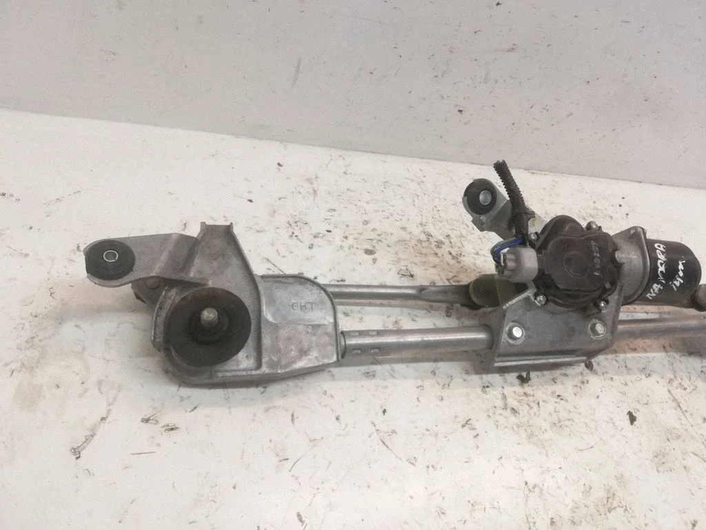 Mechanizm wycieraczek z silniczkiem – Nissan Navara D40 (2004-2015)