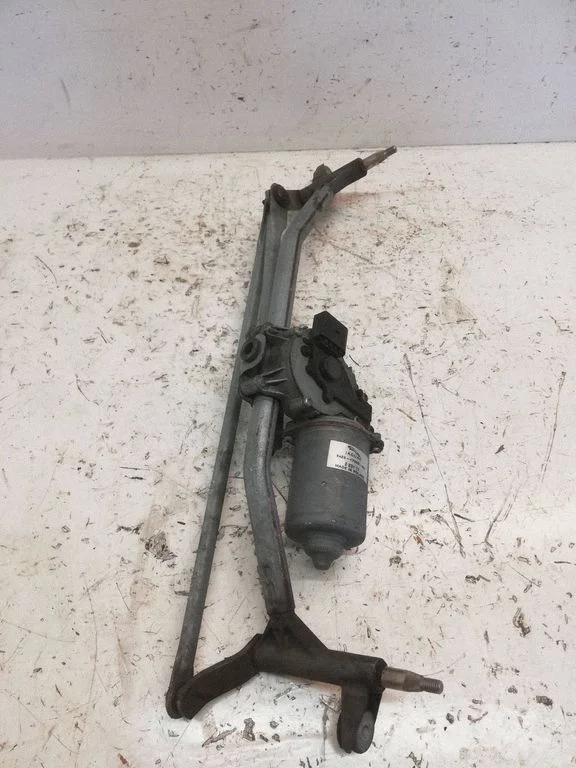 Wiper motor 8X2317500AD