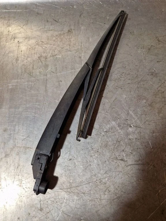 Rear wiper blade arm – Nissan Qashqai (2014-2016)