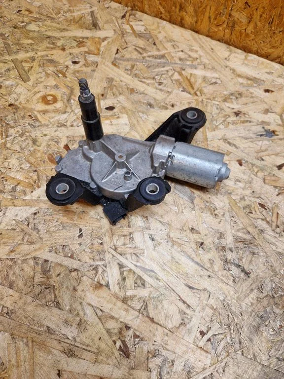 Rear window wiper motor – Nissan Qashqai+2 (2008-2010)