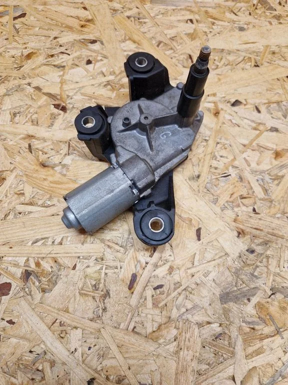 Rear window wiper motor – Nissan Qashqai+2 (2008-2010)