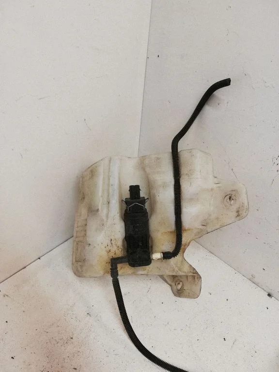 Windshield washer fluid reservoir/tank 461011736