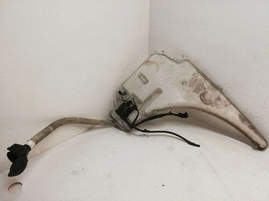 Windshield washer fluid reservoir/tank 706899821