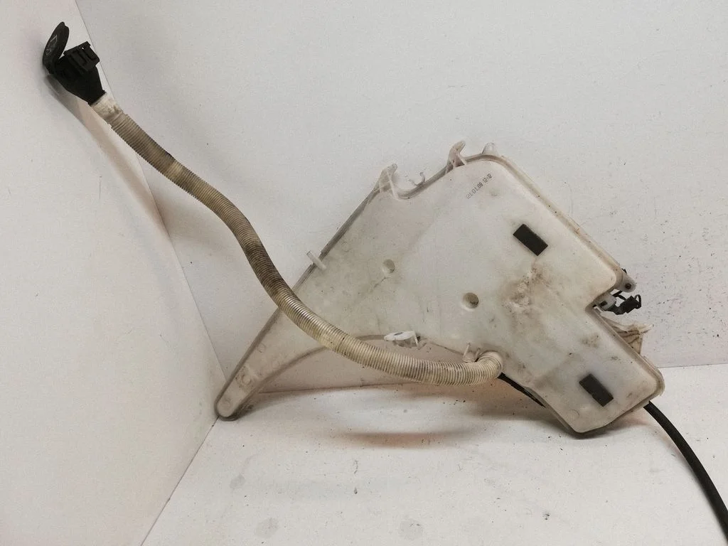 Windshield washer fluid reservoir/tank – BMW 1 Series E82 E88 (2007-2014)